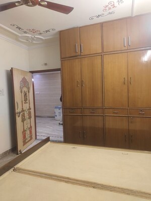 Room in 2 BHK Apartment at Sarita Vihar – for Rent