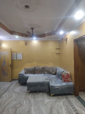 Room in 2 BHK Apartment at Sarita Vihar – for Rent