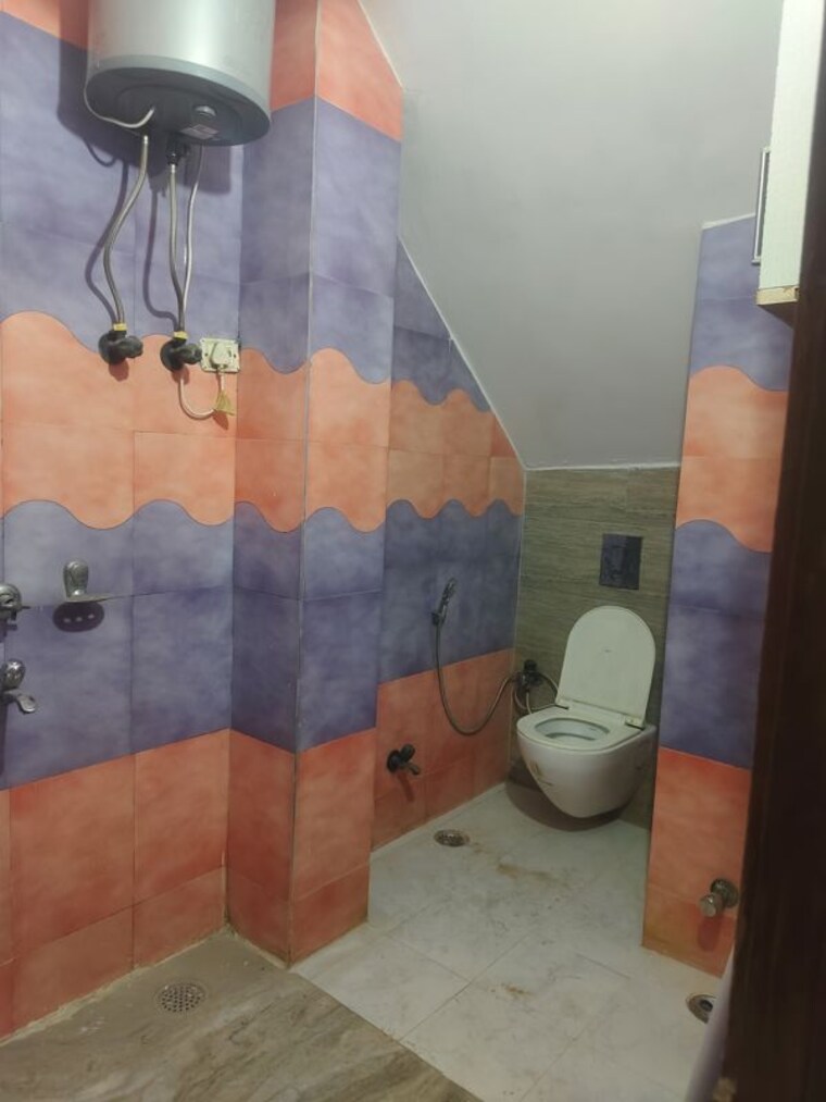 Bathroom, sarita vihar 2 Bedroom 1000 Sq.Ft. Apartment In Sarita Vihar Delhi 10157955