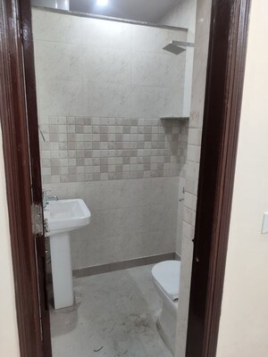 Bathroom in 2 BHK Builder Floor at AS Tower, Sector 45 – for Rent