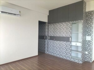 Room in 3.5 BHK Apartment at Vamsiram Jyoti Prime, Banjara Hills – for Rent