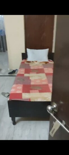 1.5 BHK + Extra Room Independent House For Rent in RWA Apartments Sector 20