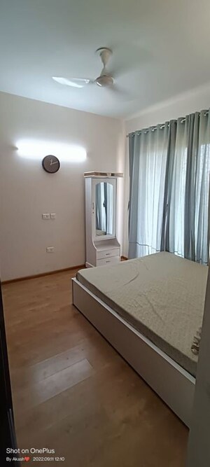 Room in 2 BHK Apartment at Signature Global Prime, Sector 63a – for Rent