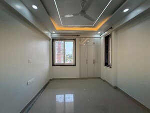 Room in 3 BHK Apartment at Vasant Kunj – for Rent
