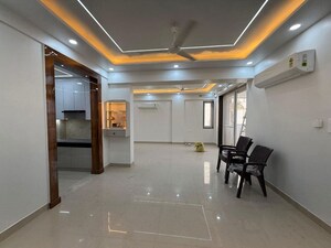 Parking in 3 BHK Apartment at Vasant Kunj – for Rent