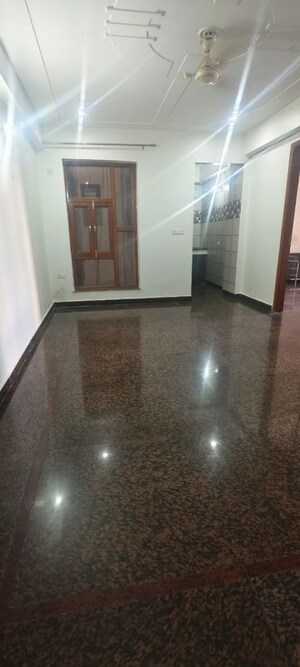 Room in 2.5 BHK Apartment at AS Tower, Sector 45 – for Rent