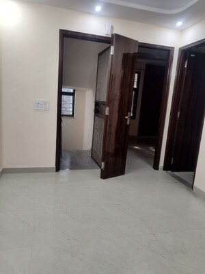 Room in 2.5 BHK Apartment at AS Tower, Sector 45 – for Rent