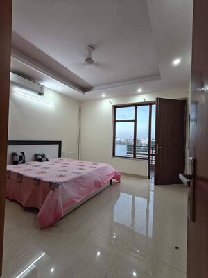 Bedroom in 2 BHK Builder Floor at Sector 52 – for Rent