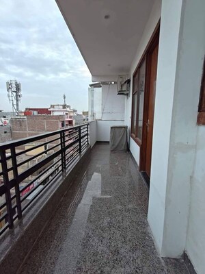 Balcony in 2 BHK Builder Floor at Sector 52 – for Rent