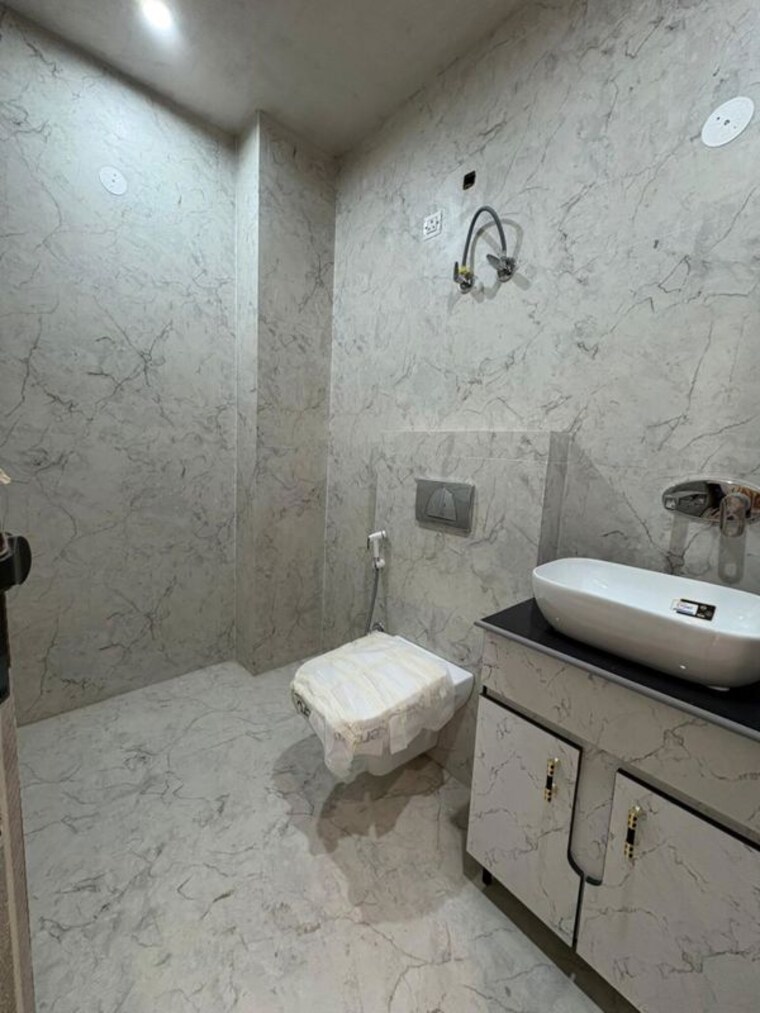 Bathroom, bptp-district 3 Bedroom 1128 Sq.Ft. Builder Floor In Sector 81 Faridabad 10158011