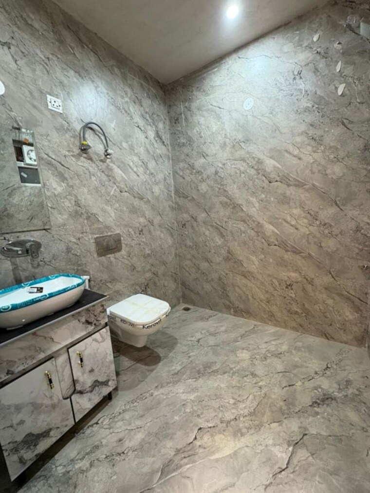 Bathroom, bptp-district 3 Bedroom 1128 Sq.Ft. Builder Floor In Sector 81 Faridabad 10158011