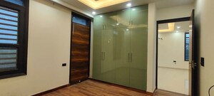 Room in 3 BHK Builder Floor at Sector 45 – for Rent