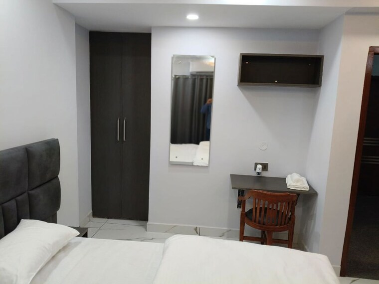 Room, sector 45 1 Bedroom 1200 Sq.Ft. Builder Floor In Sector 45 Gurgaon 10158022