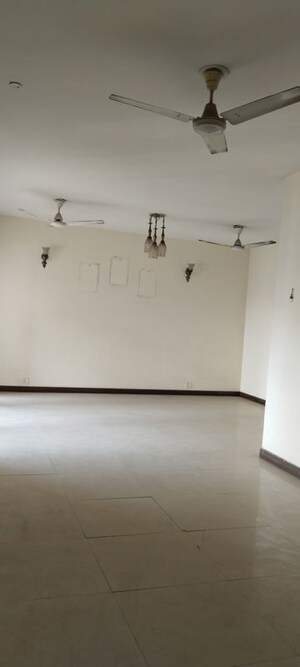 Room in 3 BHK Apartment at BPTP Park Grandeura, Sector 82 – for Rent