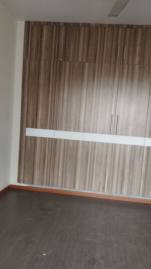 Furnished Amenities in 3 BHK Apartment at BPTP Park Grandeura, Sector 82 – for Rent