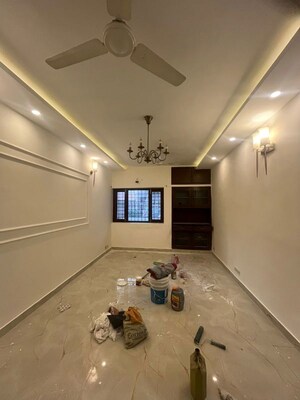 Room in 3 BHK Apartment at Vasant Kunj – for Rent