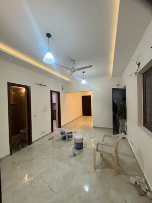 Room in 3 BHK Apartment at Vasant Kunj – for Rent