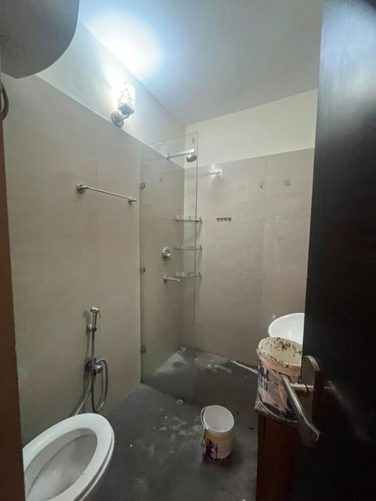 Bathroom, vasant kunj 3 Bedroom 1800 Sq.Ft. Apartment In Vasant Kunj Delhi 10158029