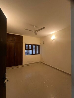 Room in 3 BHK Apartment at Vasant Kunj – for Rent