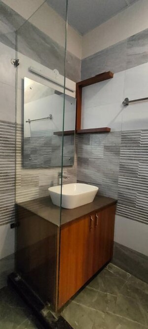 Bathroom in 2 BHK Builder Floor at Sector 40 – for Rent