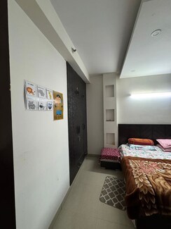 1 BHK + Extra Room Independent House For Rent in RWA Apartments Sector 19
