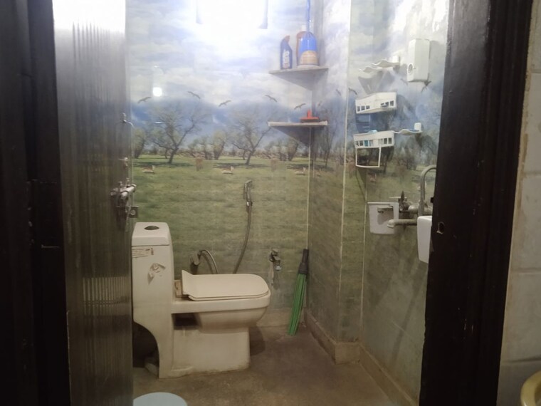 Bathroom, nawada 1 Bedroom 650 Sq.Yd. Builder Floor In Nawada Delhi 10158043
