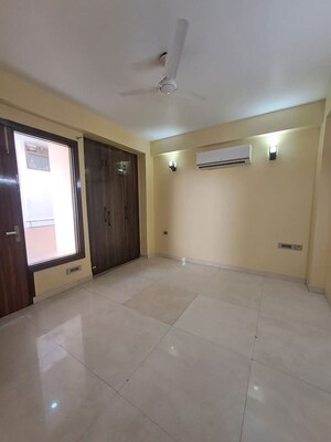 Room in 3 BHK Builder Floor at Sector 45 – for Rent