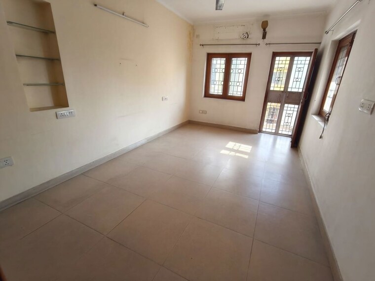 Room, vasant kunj 3 Bedroom 1500 Sq.Ft. Apartment In Vasant Kunj Delhi 10158052