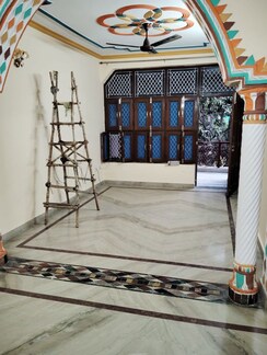 1.5 BHK + Extra Room Independent House For Rent in RWA Apartments Sector 27