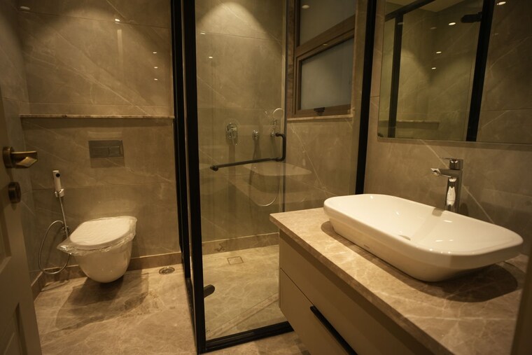 Bathroom, rajouri garden 3 Bedroom 160 Sq.Yd. Builder Floor In Rajouri Garden Delhi 10158042