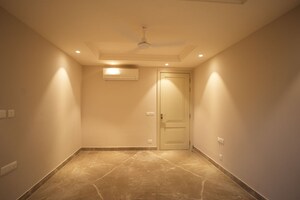 Room in 3 BHK Builder Floor at Rajouri Garden – for Rent