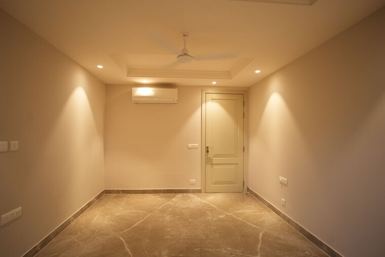 Room, rajouri garden 3 Bedroom 160 Sq.Yd. Builder Floor In Rajouri Garden Delhi 10158042