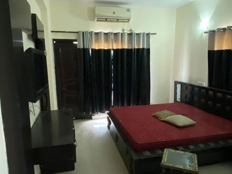 Master Bedroom, golf-gardenia 3.5 Bedroom 1850 Sq.Ft. Apartment In Alpha Ii Greater Noida Greater Noida 10158063