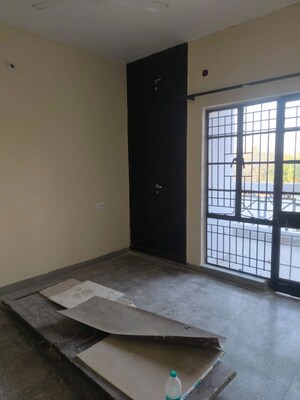 Room in 2 BHK Apartment at Vasant Kunj – for Rent