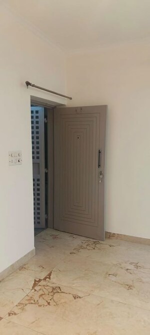 Room in 3 BHK Apartment at Vasant Kunj – for Rent