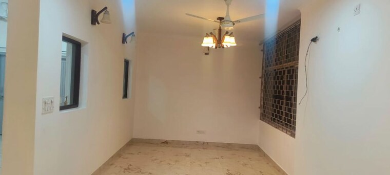 Room, vasant kunj 3 Bedroom 2500 Sq.Ft. Apartment In Vasant Kunj Delhi 10158079