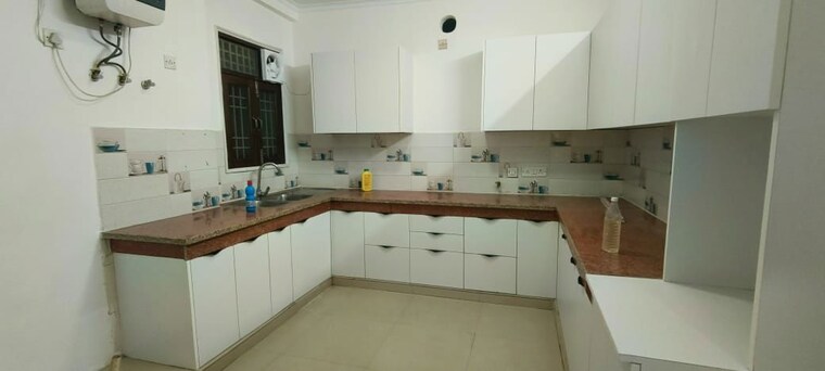 Kitchen, vasant kunj 3 Bedroom 2500 Sq.Ft. Apartment In Vasant Kunj Delhi 10158079