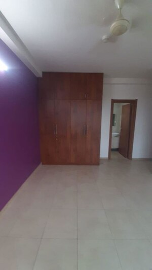 Room in 2.5 BHK Apartment at Bhartiya Nikoo Homes, Thanisandra Main Road – for Rent