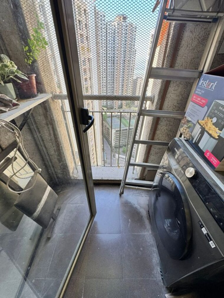 Balcony, lodha-splendora 2.5 Bedroom 871 Sq.Ft. Apartment In Ghodbunder Road Thane 10158153