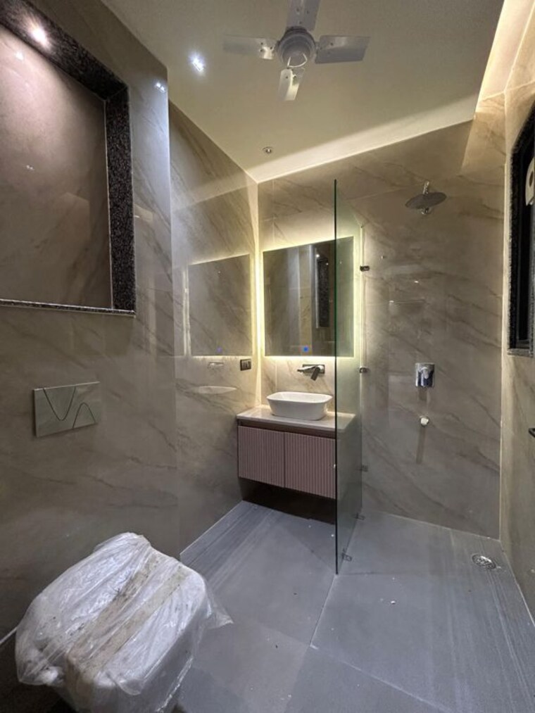 Bathroom, sector 4 1.5 Bedroom 878 Sq.Ft. Apartment In Sector 4 Gurgaon 10158165