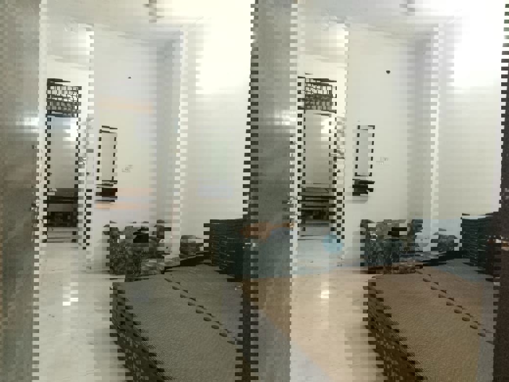 1 BHK + Servant Room 500 Sq.Ft. Builder Floor in Nawada Koh