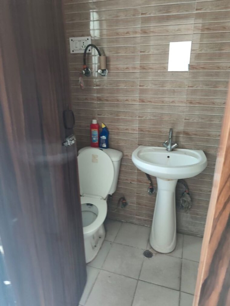 Bathroom, devika-gold-homz 2 Bedroom 876 Sq.Ft. Apartment In Sector 1 Greater Noida Greater Noida 10158206