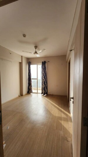 Room in 4 BHK Apartment at DLF New Town Heights III, Sector 91 – for Rent