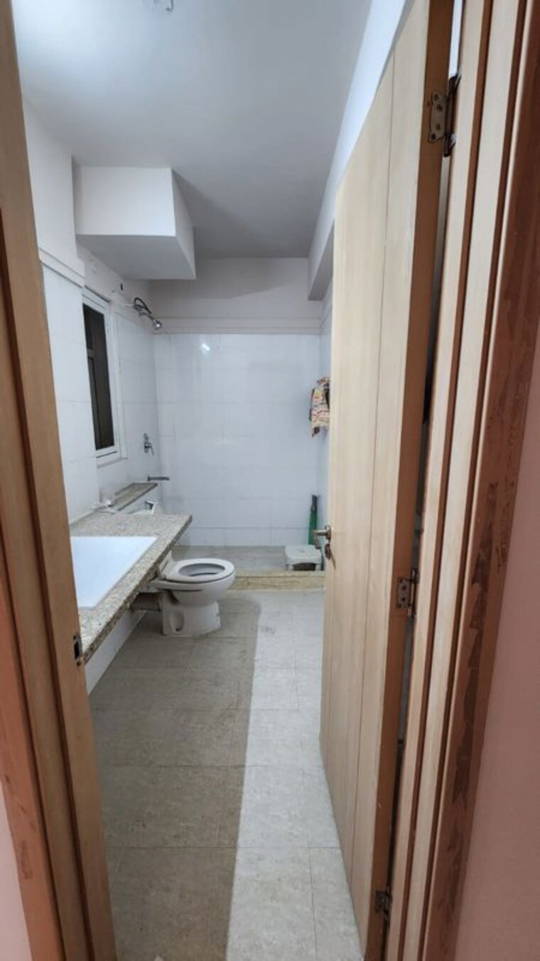 Bathroom, dlf-new-town-heights-iii 4 Bedroom 2530 Sq.Ft. Apartment In Sector 91 Gurgaon 10158215