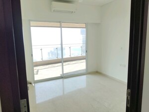 Room in 3 BHK Apartment at Lokhandwala Minerva Mahalaxmi, Mahalaxmi – for Rent