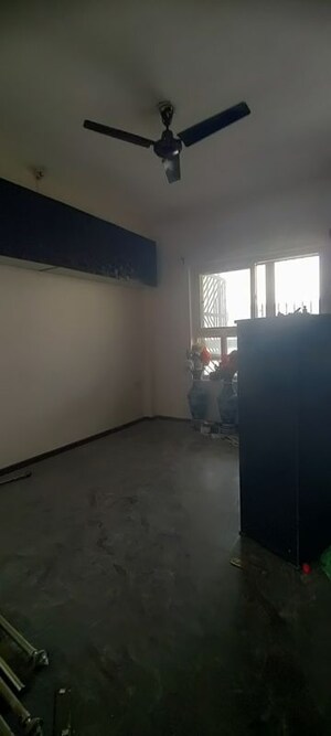 Room in 3 BHK Builder Floor at Sector 85 – for Rent