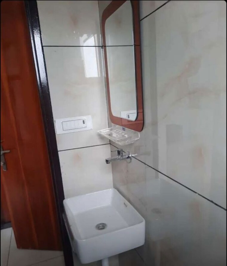 Bathroom, sector 9a Commercial Office Space 100 Sq.Ft. In Sector 9a Bahadurgarh 10158164