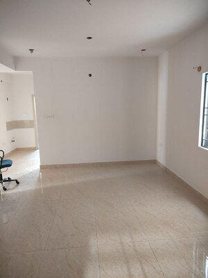 Room in 2 BHK Apartment at Lb Shastri Nagar – for Rent
