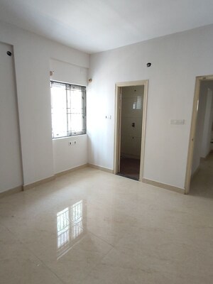 Room in 2 BHK Apartment at Lb Shastri Nagar – for Rent