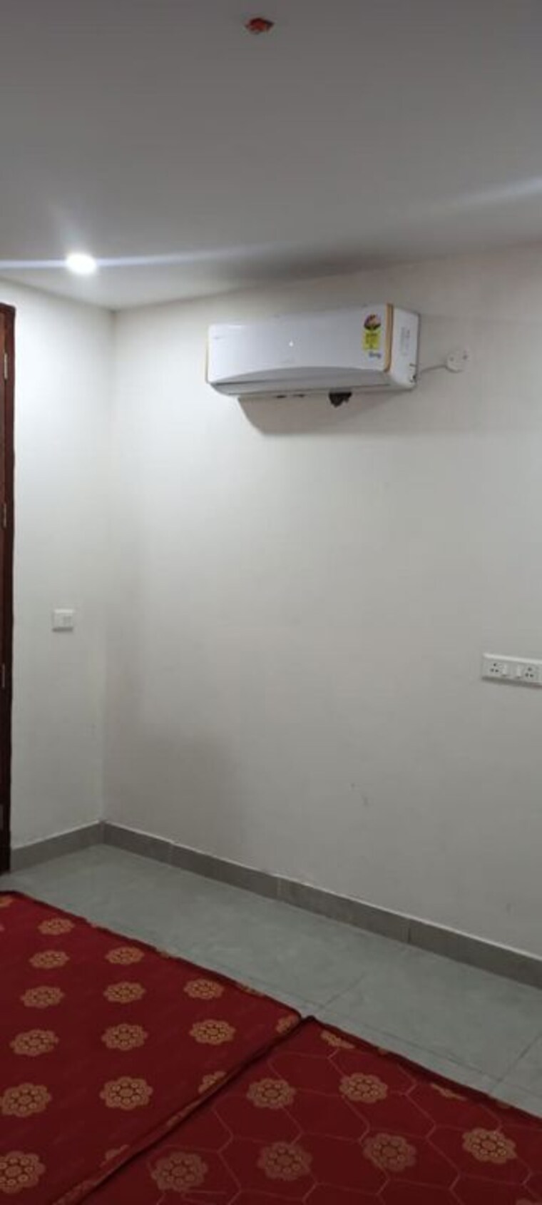 Room, chandigarh-citi-center 1 Bedroom 610 Sq.Ft. Apartment In Vip Road Zirakpur 10067567